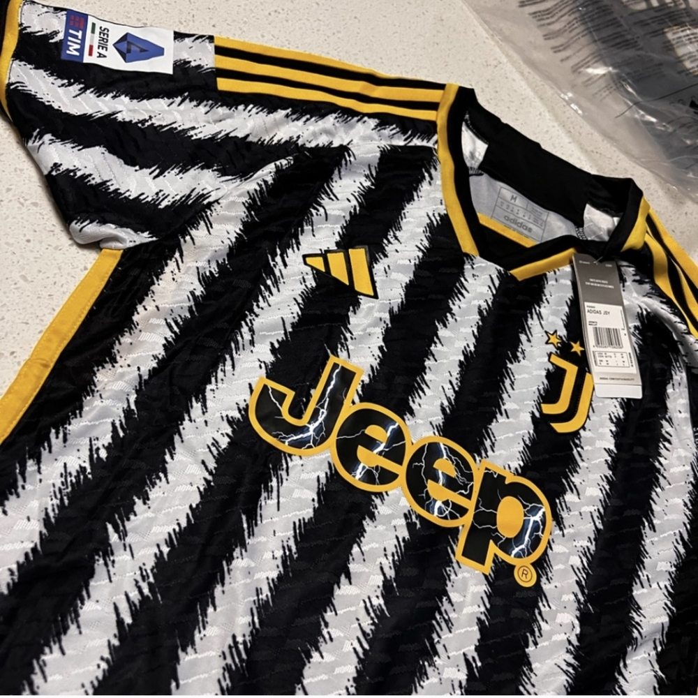 JUVENTUS 2023/24 HOME JERSEY NEW WITH TAGS